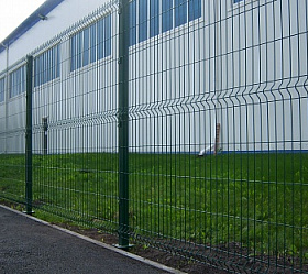 Зеленый забор для предприятия